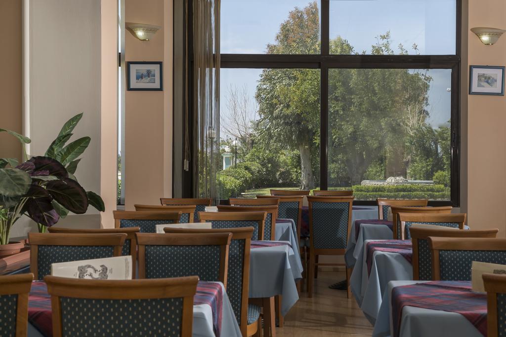 Delfini Hotel 파트라 외부 사진